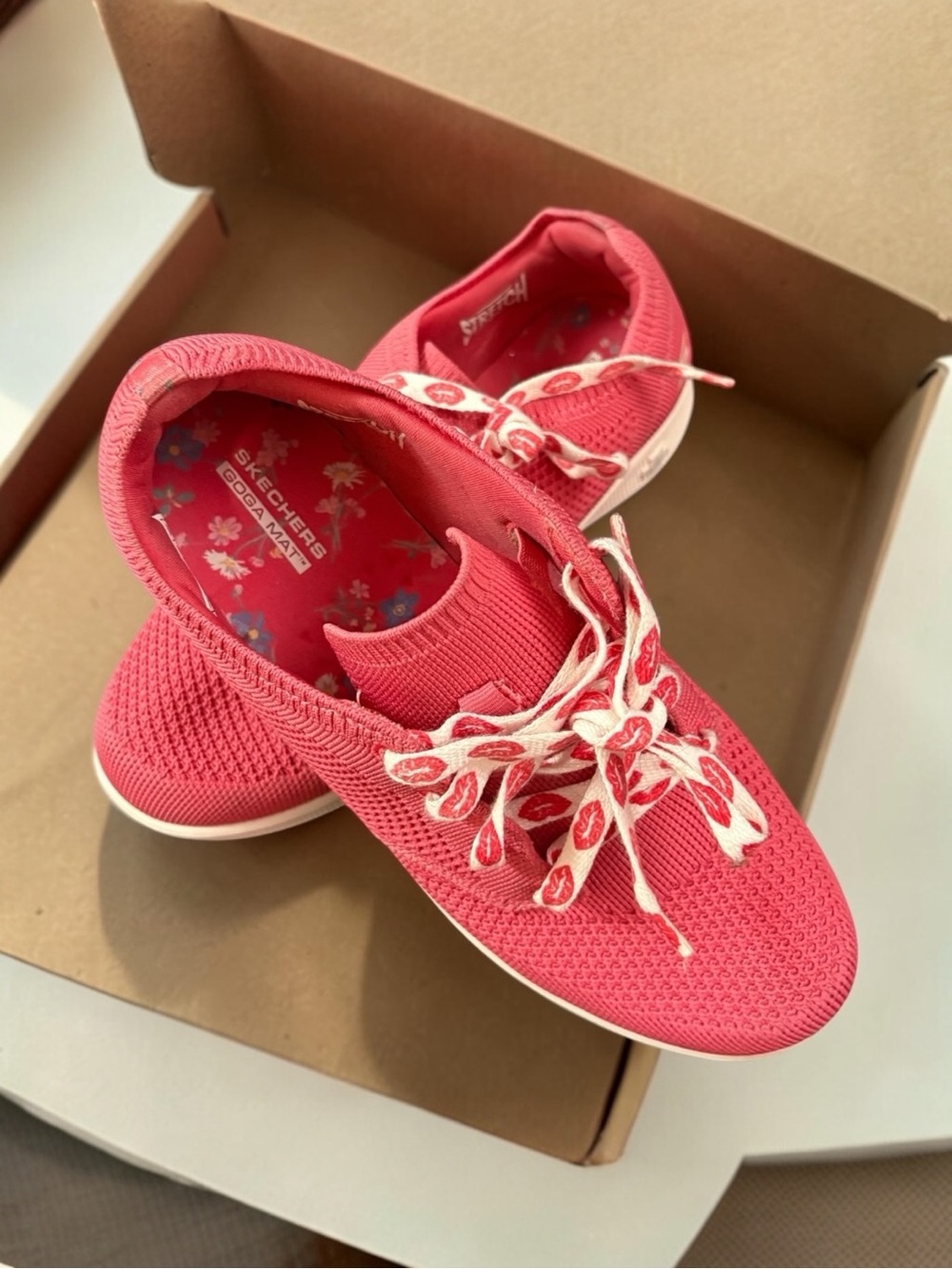 Skechers Women’s Pink Knit Goga Mat Sneakers, SZ 9